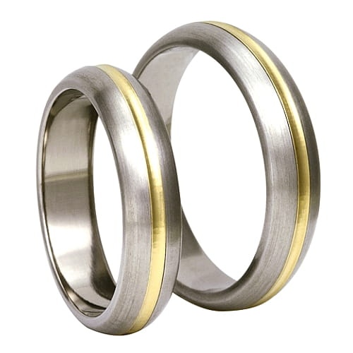 Vigselringar i titan och 18k gult guld
