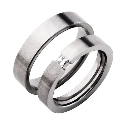 Vigselringar i titan med diamant princess 0-10ct