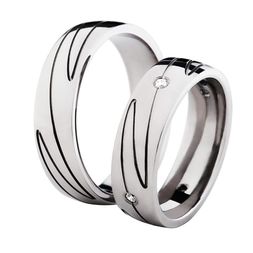 Vigselringar i titan med 4 zirkonier Swarovski