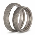 ZJTGR5-001-2-Vigselringar-i-titan-tvarborstad-finish-5mm.webp
