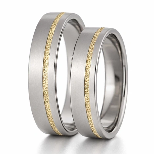 Vigselringar i titan och diamantmönstrat guld 5 mm