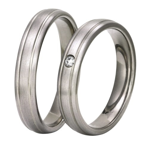 Vigselringar i titan med zirkonia Swarovski