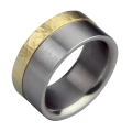 AH-Sabina-biczowana-1-Vigselring-i-titan-och-gulguld-10-mm.webp