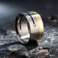 AH-Vagina-6-Vigselring-i-titan-och-gulguld-med-diamant-10-mm.webp