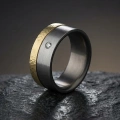 AH-Sabina-biczowana-z-brylantem-4-titanring-matt-hamrat-gulguld-briljant.webp