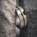 AH-Sabotage-6-vigselring-titan-gult-guld-briljant-matt.webp