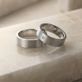 AH-Sam-3-titanringar-matt-diamant-handgjorda-platt-profil.webp