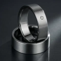 AH-Sam-4-titanringar-matt-diamant-handgjorda-platt-profil.webp