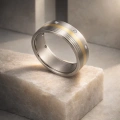 AH-Cylinder-z-diamentami-2-cylinder-titanring-matt-guld-diamanter.webp