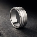 AH-Zebra-5-matt-titanring-med-silverband-925-9mm.webp