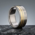 AH-Zebra-złota-z-diamentem-7-mattfinishad-titanring-guld-briljant.webp