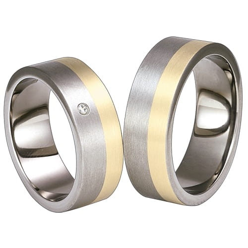 Vigselringar i titan och 14k gult guld med zirkonia Swarovski