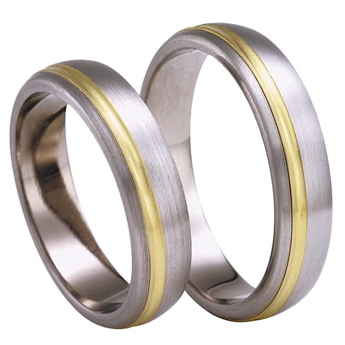 Vigselringar i titan och 18k gult guld