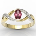 Ring i 14k guld med rubin på 0,54ct och 10 diamanter på 0,04ct