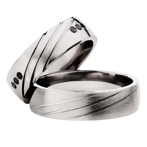 Vigselringar i titan med 6 svarta diamanter 0-12ct