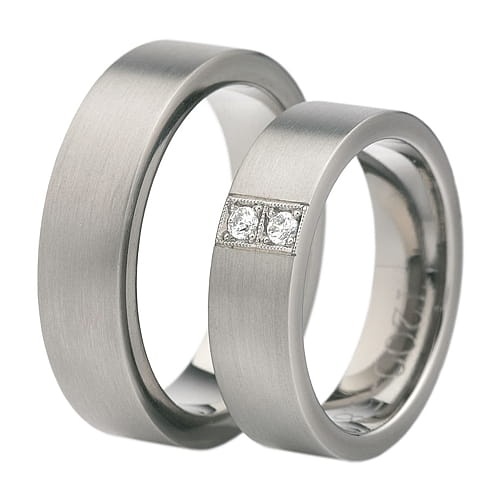 Vigselringar i titan med 2 zirkonier Swarovski