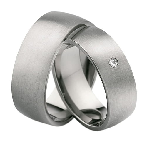 Vigselringar i titan med zirkonia Swarovski