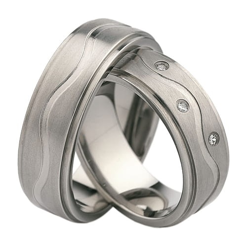 Vigselringar i titan med 3 diamanter 0-03ct