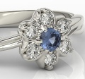 Ring i 14 karats guld med en safir på 0,14ct och 6 diamanter på 0,12ct