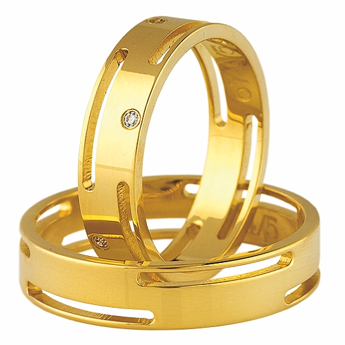 Vigselringar i 18k gult guld med 3 diamanter 0,03ct