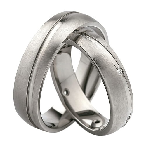 Vigselringar i titan med 6 diamanter 0-06ct