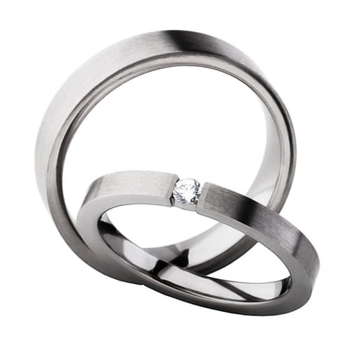 Vigselringar i titan med diamant 0-06ct