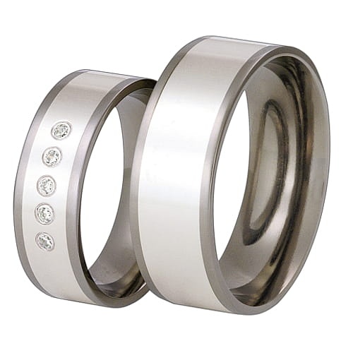 Vigselringar i titan och silver med 5 zirkonier Swarovski
