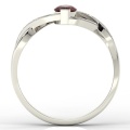 Ring i 14k guld med granat på 0,60ct och 10 diamanter på 0,04ct