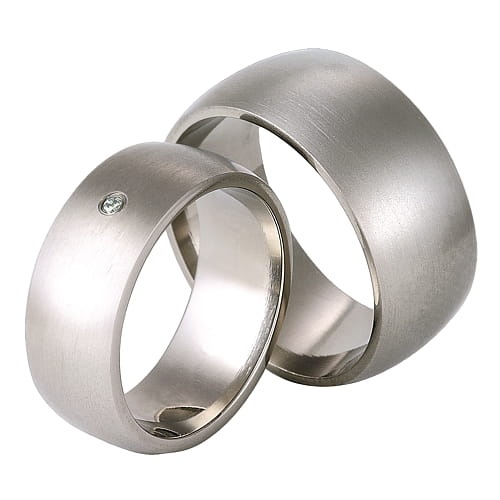 Vigselringar i titan med zirkonia Swarovski