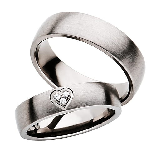 Vigselringar i titan med 3 diamanter 0-03ct