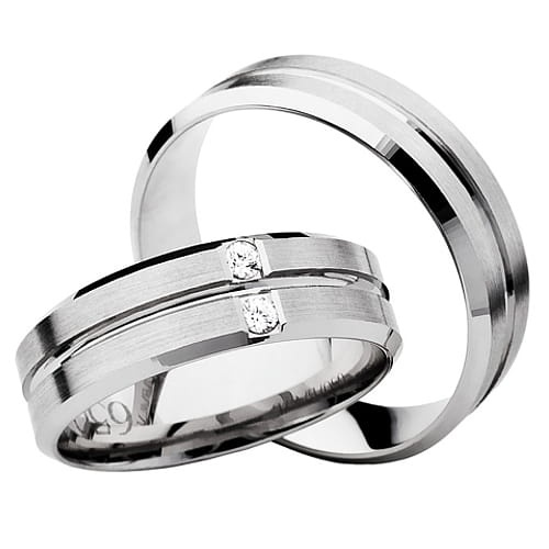 Vigselringar i 14k vitt guld med 2 zirkonier Swarovski