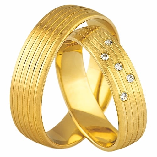 Vigselringar i 8k gult guld med 5 zirkonier Swarovski