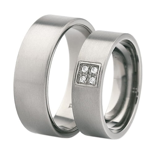 Vigselringar i titan med 4 zirkonier Swarovski