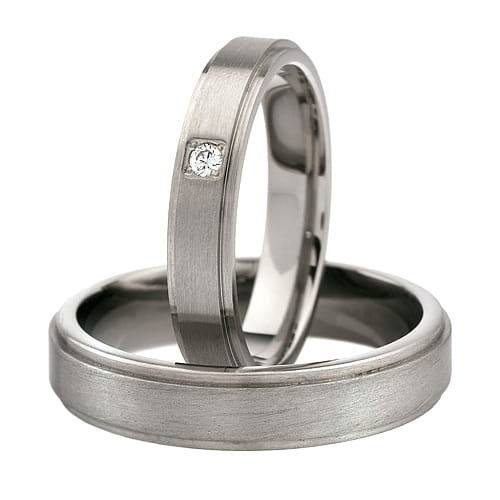 Vigselringar i titan med zirkonia Swarovski