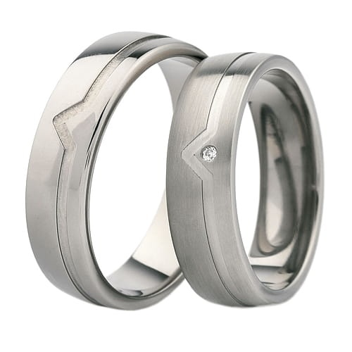 Vigselringar i titan med zirkonia Swarovski