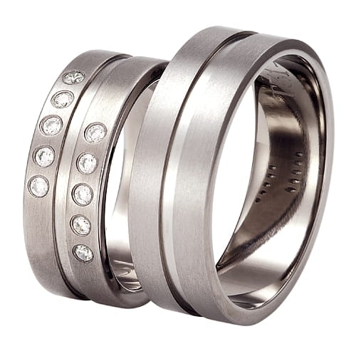 Vigselringar i titan med 10 zirkonier Swarovski