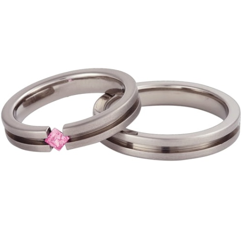 Vigselringar i titan med zirkonia Swarovski Princess