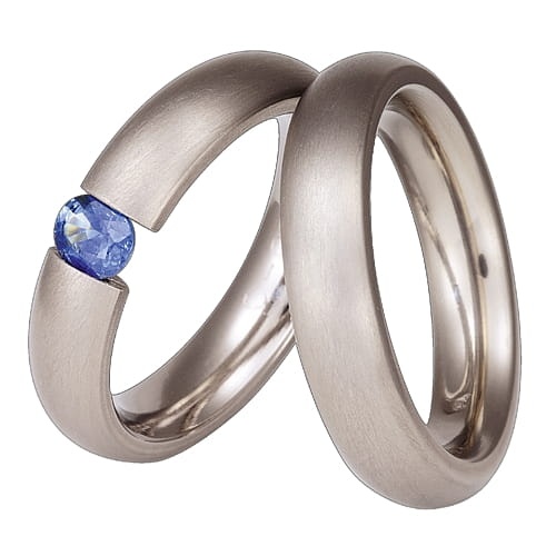 Vigselringar i titan med zirkonia Swarovski