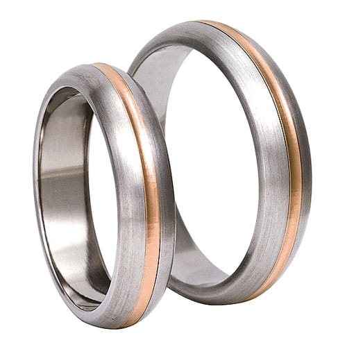 Vigselringar i titan och 14k rött guld